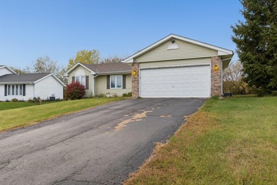 Welcome to your new home! This spacious three-bedroom on Westlake Village in Illinois - for sale on GolfHomes.com, golf home, golf lot