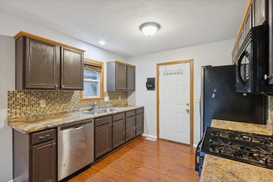 Welcome to your new home! This spacious three-bedroom on Westlake Village in Illinois - for sale on GolfHomes.com, golf home, golf lot