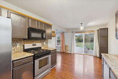 Welcome to your new home! This spacious three-bedroom on Westlake Village in Illinois - for sale on GolfHomes.com, golf home, golf lot