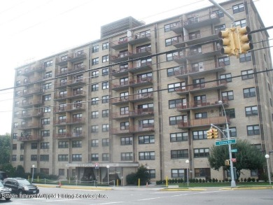 Discover this charming one-bedroom, one-bath apartment featuring on Silver Lake Golf Course in New York - for sale on GolfHomes.com, golf home, golf lot