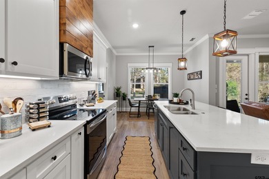 This inviting home welcomes you the moment you step through the on Hide-A-Way Lake Golf Course in Texas - for sale on GolfHomes.com, golf home, golf lot