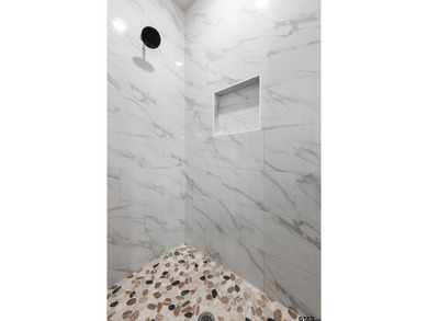 This inviting home welcomes you the moment you step through the on Hide-A-Way Lake Golf Course in Texas - for sale on GolfHomes.com, golf home, golf lot