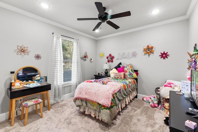 This inviting home welcomes you the moment you step through the on Hide-A-Way Lake Golf Course in Texas - for sale on GolfHomes.com, golf home, golf lot