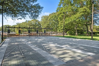 This well-maintained 1 bedroom, 1 bathroom condo offers easy on Leisure Village Golf Course in New York - for sale on GolfHomes.com, golf home, golf lot