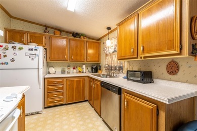 Welcome to this spacious 2-bedroom, 2-bath home located in a on Plantation Golf Club in Florida - for sale on GolfHomes.com, golf home, golf lot