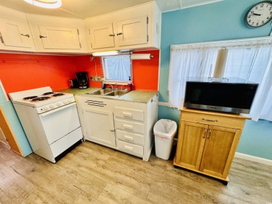 REDUCED PRICE! MOTIVATED SELLER! GREAT LOCATION ON THIS 2 BED/2 on Prestwick Country Club in South Carolina - for sale on GolfHomes.com, golf home, golf lot