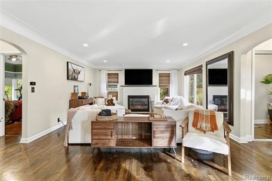 Enjoy a beautiful blend of comfort and character with this on Kearsley Lake Golf Course in Michigan - for sale on GolfHomes.com, golf home, golf lot