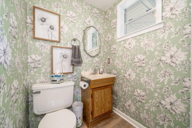 Welcome to 102 Country Club Dr., a beautifully updated 2-bedroom on Hot Springs Golf and Country Club in Arkansas - for sale on GolfHomes.com, golf home, golf lot