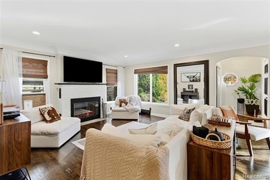 Enjoy a beautiful blend of comfort and character with this on Kearsley Lake Golf Course in Michigan - for sale on GolfHomes.com, golf home, golf lot