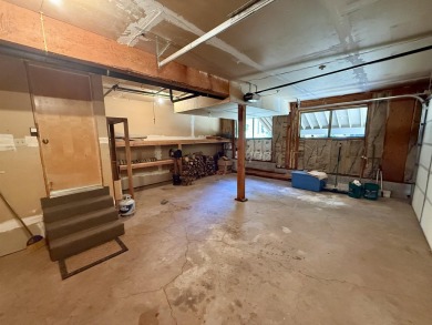 Immaculately maintained Lake Almanor Country Club home! This on Lake Almanor Country Club in California - for sale on GolfHomes.com, golf home, golf lot