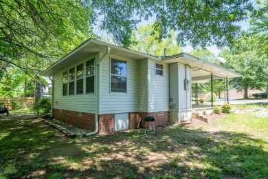 Welcome to 102 Country Club Dr., a beautifully updated 2-bedroom on Hot Springs Golf and Country Club in Arkansas - for sale on GolfHomes.com, golf home, golf lot