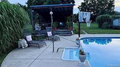 Enjoy a beautiful blend of comfort and character with this on Kearsley Lake Golf Course in Michigan - for sale on GolfHomes.com, golf home, golf lot