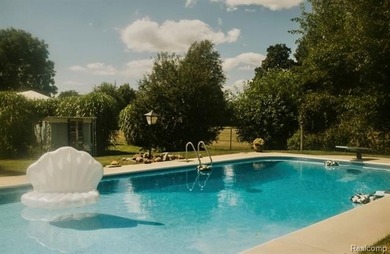 Enjoy a beautiful blend of comfort and character with this on Kearsley Lake Golf Course in Michigan - for sale on GolfHomes.com, golf home, golf lot