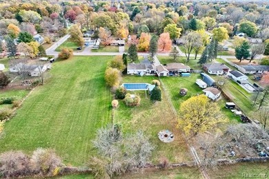 Enjoy a beautiful blend of comfort and character with this on Kearsley Lake Golf Course in Michigan - for sale on GolfHomes.com, golf home, golf lot