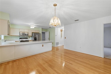 LOVELY VILLA WITH STUNNING GOLF COURSE VIEWS!
The additional on The Links of Spruce Creek in Florida - for sale on GolfHomes.com, golf home, golf lot