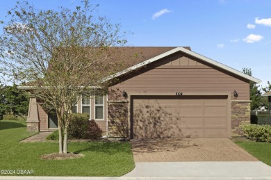 This immaculate 2-bedroom, 2-bath, 2-car garage Shea Built on Trilogy at Ocala Preserve in Florida - for sale on GolfHomes.com, golf home, golf lot