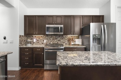 This immaculate 2-bedroom, 2-bath, 2-car garage Shea Built on Trilogy at Ocala Preserve in Florida - for sale on GolfHomes.com, golf home, golf lot