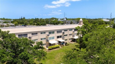 ** COME IN ** Welcome, make yourself at home in this 2 bedroom 2 on On Top Of The World Golf Course in Florida - for sale on GolfHomes.com, golf home, golf lot