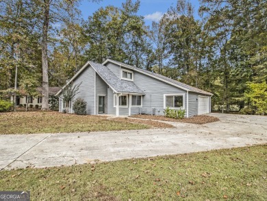 Perfectly located! This lovely home backs up to White Oak Golf on Canongate On White Oak Golf Course in Georgia - for sale on GolfHomes.com, golf home, golf lot