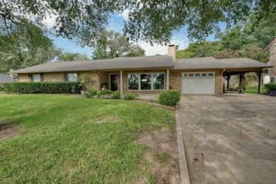 Beautiful single-family home 2,013 sq ft of living space in on Hide-A-Way Lake Golf Course in Texas - for sale on GolfHomes.com, golf home, golf lot