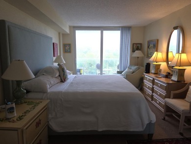 Rarely available 2/2 condo with 3 deeded parking spaces in one on Palm Beach Par-3 Golf Course in Florida - for sale on GolfHomes.com, golf home, golf lot