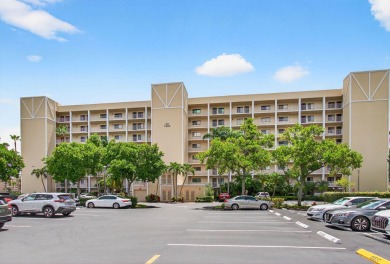 HUNTINGTON LAKES--ACTIVE ADULT COMMUNITY, 55+ community.Welcome on Marina Lakes Golf Course in Florida - for sale on GolfHomes.com, golf home, golf lot