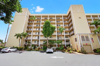 HUNTINGTON LAKES--ACTIVE ADULT COMMUNITY, 55+ community.Welcome on Marina Lakes Golf Course in Florida - for sale on GolfHomes.com, golf home, golf lot