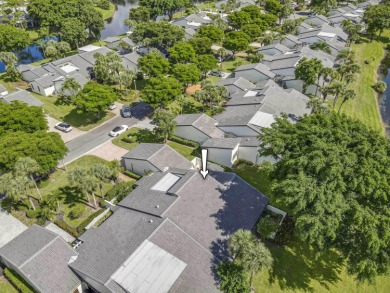 2020 NEW A/C and 2024 NEW ROOF! Beautifully appointed home in on  in Florida - for sale on GolfHomes.com, golf home, golf lot
