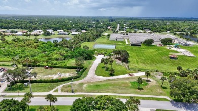 NO NEED TO WORRY ABOUT YOUR ROOF HERE - IT IS COVERED BY THE HOA on Gator Trace Golf and Country Club in Florida - for sale on GolfHomes.com, golf home, golf lot