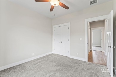 Welcome to this beautifully maintained 4 bedroom, 3 bath home on Hunters Point Golf Club in Idaho - for sale on GolfHomes.com, golf home, golf lot