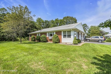 Welcome Home! Move-in ready and located on a quiet cul-de-sac on Keswick Village Golf Course in New Jersey - for sale on GolfHomes.com, golf home, golf lot