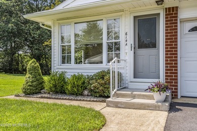 Welcome Home! Move-in ready and located on a quiet cul-de-sac on Keswick Village Golf Course in New Jersey - for sale on GolfHomes.com, golf home, golf lot