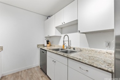 Come see this RARE 3 bed, 2 bath, 2 parking GROUND FLOOR, corner on Kapolei Golf Course in Hawaii - for sale on GolfHomes.com, golf home, golf lot