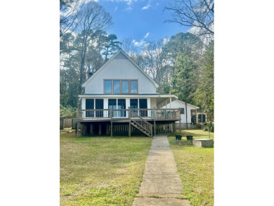 Lakeside Haven on Toledo Bend Escape to this charming 1 story on Pendleton Harbor in Texas - for sale on GolfHomes.com, golf home, golf lot