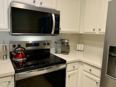 STUNNING REMODEL. BRAND NEW ROOF AND HOT WATER HEATER IN 2023 on Trail Ridge Golf Course in Arizona - for sale on GolfHomes.com, golf home, golf lot