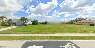 Excellent opportunity to build your dream home in the desirable on Royal Tee Country Club in Florida - for sale on GolfHomes.com, golf home, golf lot