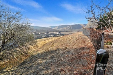 Stunning 4586 s.f. 2 level home in the foothills located above on Quail Hollow Golf Club in Idaho - for sale on GolfHomes.com, golf home, golf lot