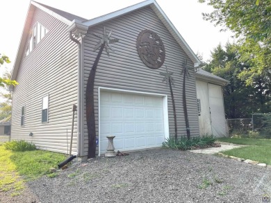 Meticulously maintained home with gorgeous lake views! Vinyl on Lake Perry Country Club in Kansas - for sale on GolfHomes.com, golf home, golf lot