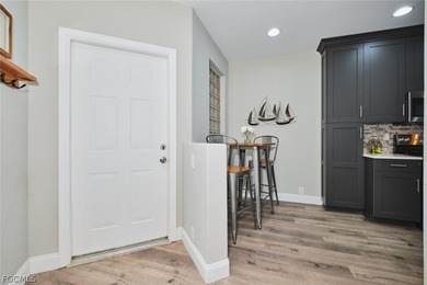 Top floor 3 bedroom condo located in Lexington Country Club's on Lexington Country Club in Florida - for sale on GolfHomes.com, golf home, golf lot