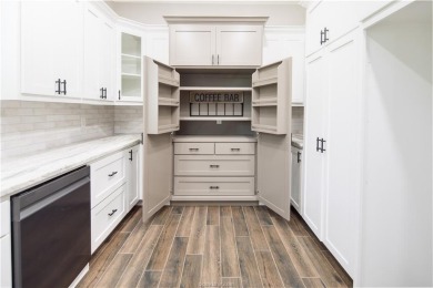 **GOLF COURSE HOME - 1-Year Membership Included!
Welcome to your on Oak Grove Country Club in Texas - for sale on GolfHomes.com, golf home, golf lot