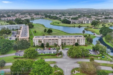 Ready to retire or just enjoy a nice vacation? Welcome to on Wynmoor Golf Course in Florida - for sale on GolfHomes.com, golf home, golf lot