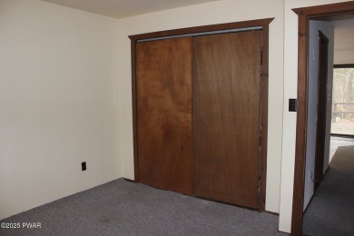 YOUR AFFORDABLE HIDEAWAY IN THE HIDEOUT AWAITS.  This 2 bed 1 on The Hideout Golf in Pennsylvania - for sale on GolfHomes.com, golf home, golf lot