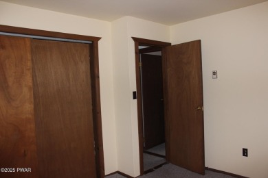 YOUR AFFORDABLE HIDEAWAY IN THE HIDEOUT AWAITS.  This 2 bed 1 on The Hideout Golf in Pennsylvania - for sale on GolfHomes.com, golf home, golf lot