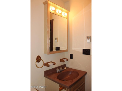 YOUR AFFORDABLE HIDEAWAY IN THE HIDEOUT AWAITS.  This 2 bed 1 on The Hideout Golf in Pennsylvania - for sale on GolfHomes.com, golf home, golf lot