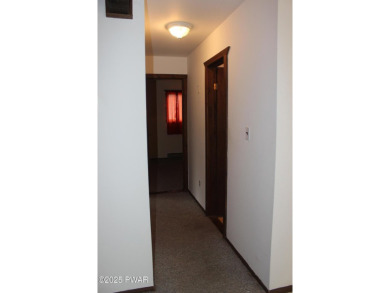 YOUR AFFORDABLE HIDEAWAY IN THE HIDEOUT AWAITS.  This 2 bed 1 on The Hideout Golf in Pennsylvania - for sale on GolfHomes.com, golf home, golf lot