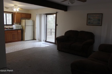 YOUR AFFORDABLE HIDEAWAY IN THE HIDEOUT AWAITS.  This 2 bed 1 on The Hideout Golf in Pennsylvania - for sale on GolfHomes.com, golf home, golf lot