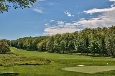 YOUR AFFORDABLE HIDEAWAY IN THE HIDEOUT AWAITS.  This 2 bed 1 on The Hideout Golf in Pennsylvania - for sale on GolfHomes.com, golf home, golf lot