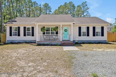 Cute-as-Pie Corner Home on Cherry Road! Welcome to the cutest on The Lakes Country Club in North Carolina - for sale on GolfHomes.com, golf home, golf lot