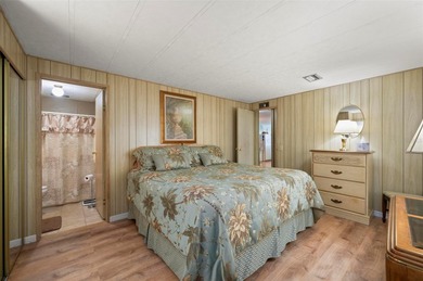 This beautifully maintained 2-bedroom, 2-bath furnished on Kings Gate Golf Club in Florida - for sale on GolfHomes.com, golf home, golf lot