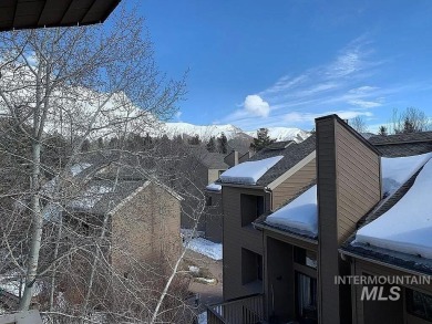 Beautifully updated upper level Elkhorn Village condo in Sun on Elkhorn Golf Club in Idaho - for sale on GolfHomes.com, golf home, golf lot